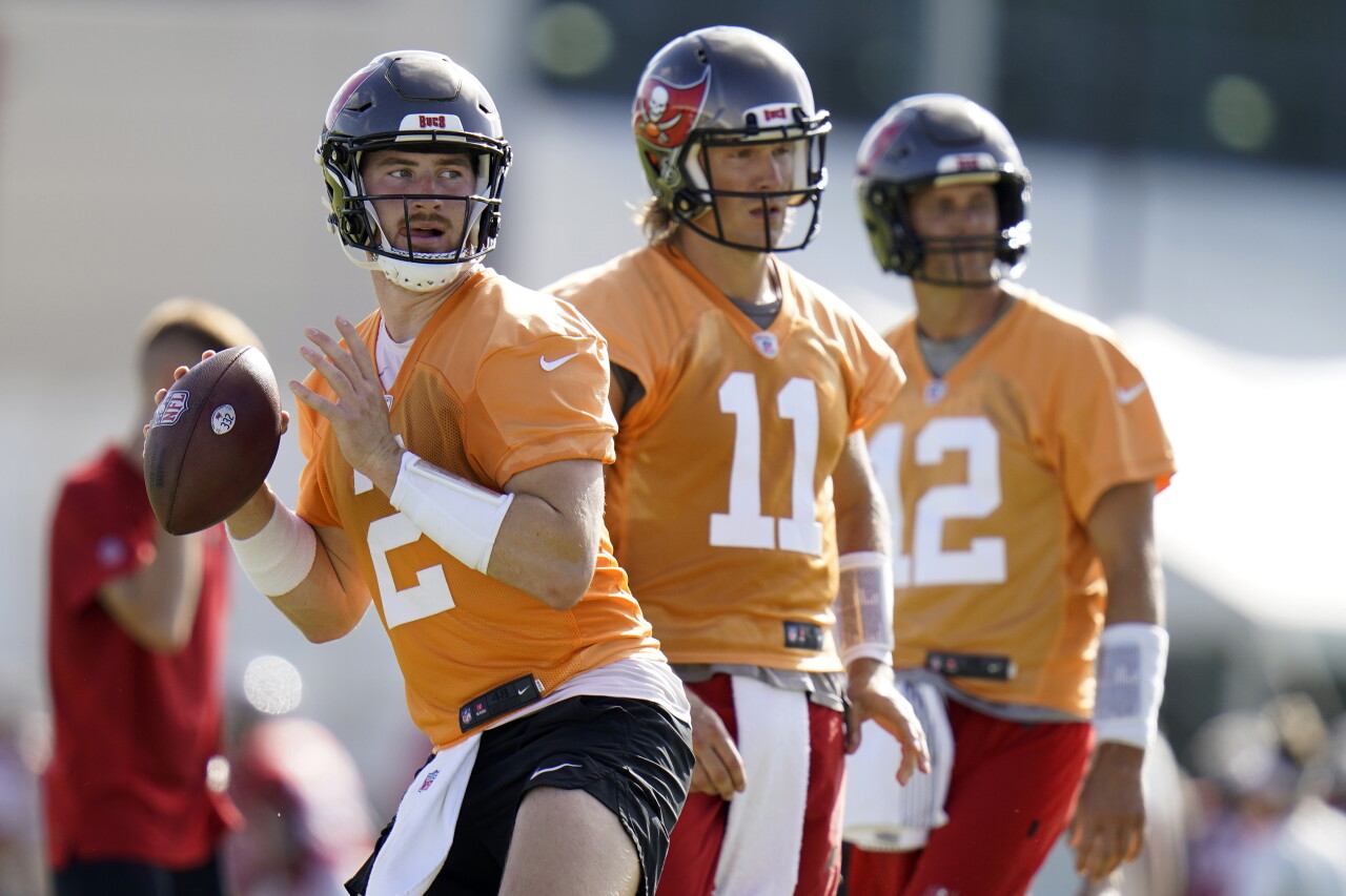 Tampa Bay Buccaneers QB Kyle Trask throws during practice while Blaine Gabbert and Tom Brady watch, July 30, 2022