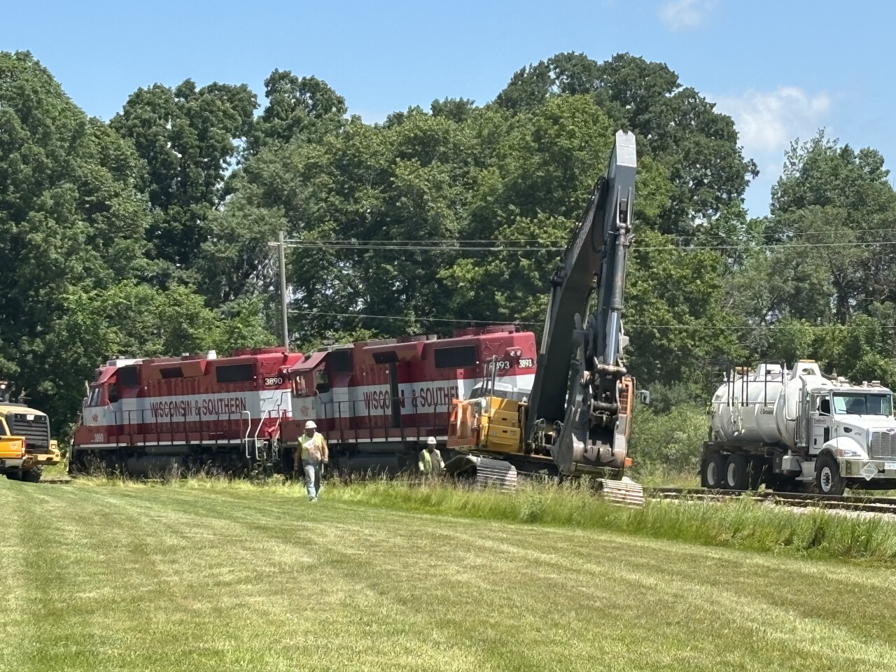 Cleanup crews make rapid progress after Hartford train derailment