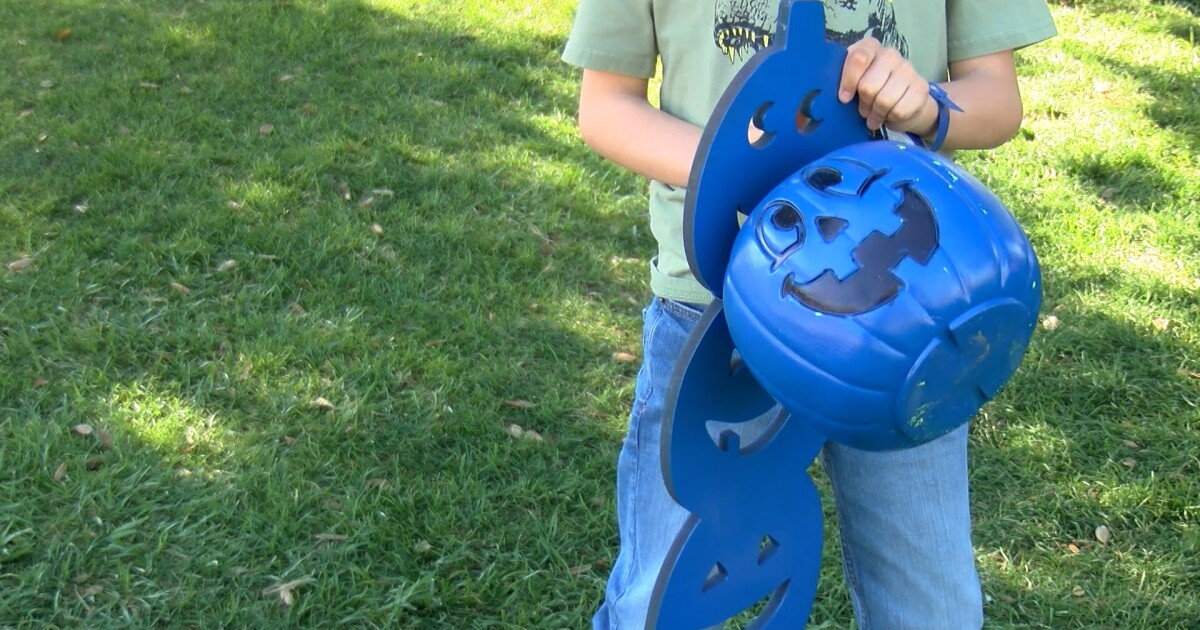 How a blue pumpkin is bringing awareness to autism this Halloween season - Vimarsana News