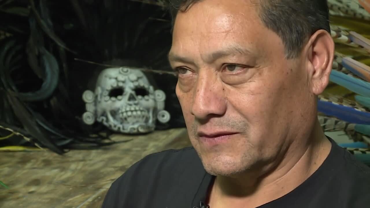 Aztec dance troupe performs at Virginia high school for Día de los Muertos