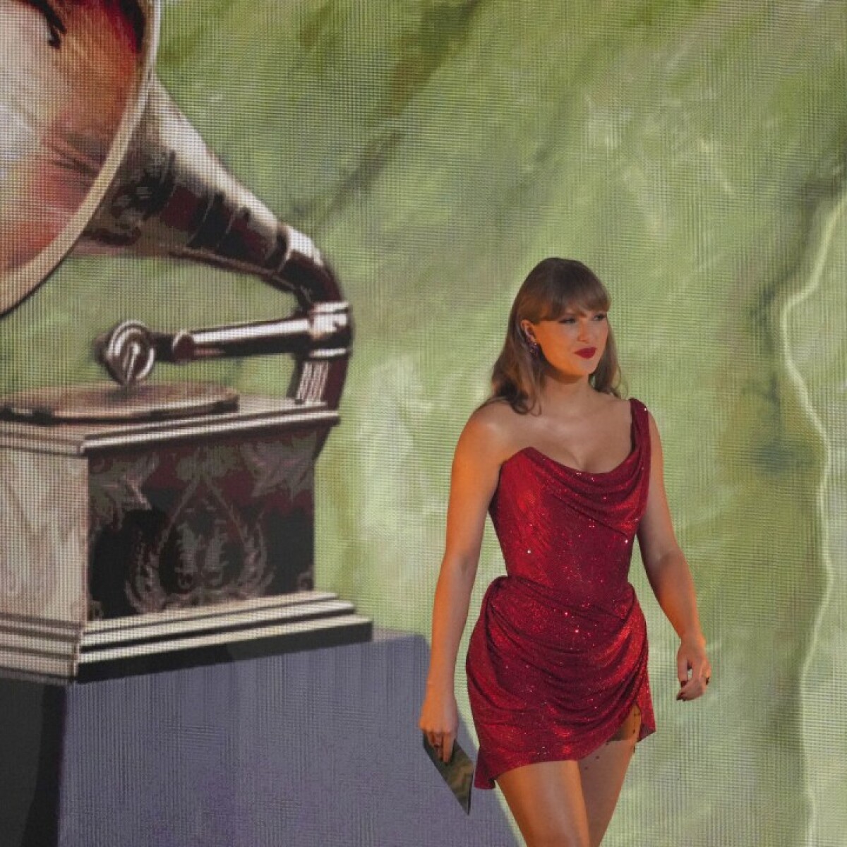 album cover woman in red dress The album cover of Speak Now (Taylor's Version) looks so pretty on Spotify : r/TaylorSwift
