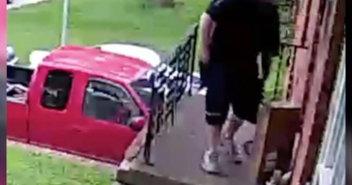 Gratuit Images Fedex Ground Worker Caught On Camera Stealing Money le plus cool par