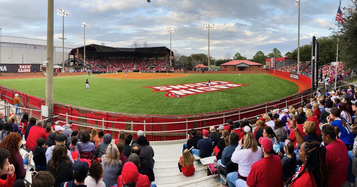 Louisiana Battles to Doubleheader Split in Regular-Season Finale