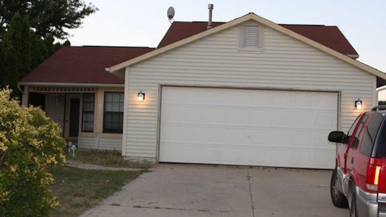 Housing association in California fining residents $200 for keeping garage door closed