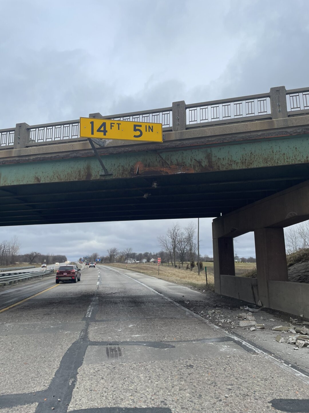 US-131 140th Ave overpass hit.jpg