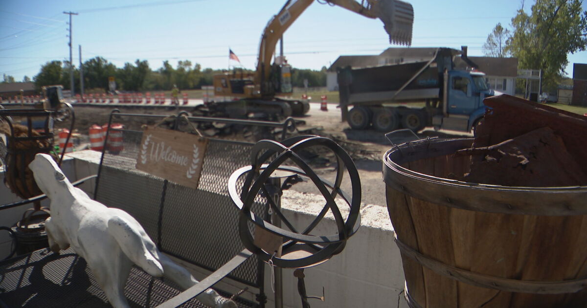 Businesses along a Williamson highway lose money after construction blockages - Vimarsana News