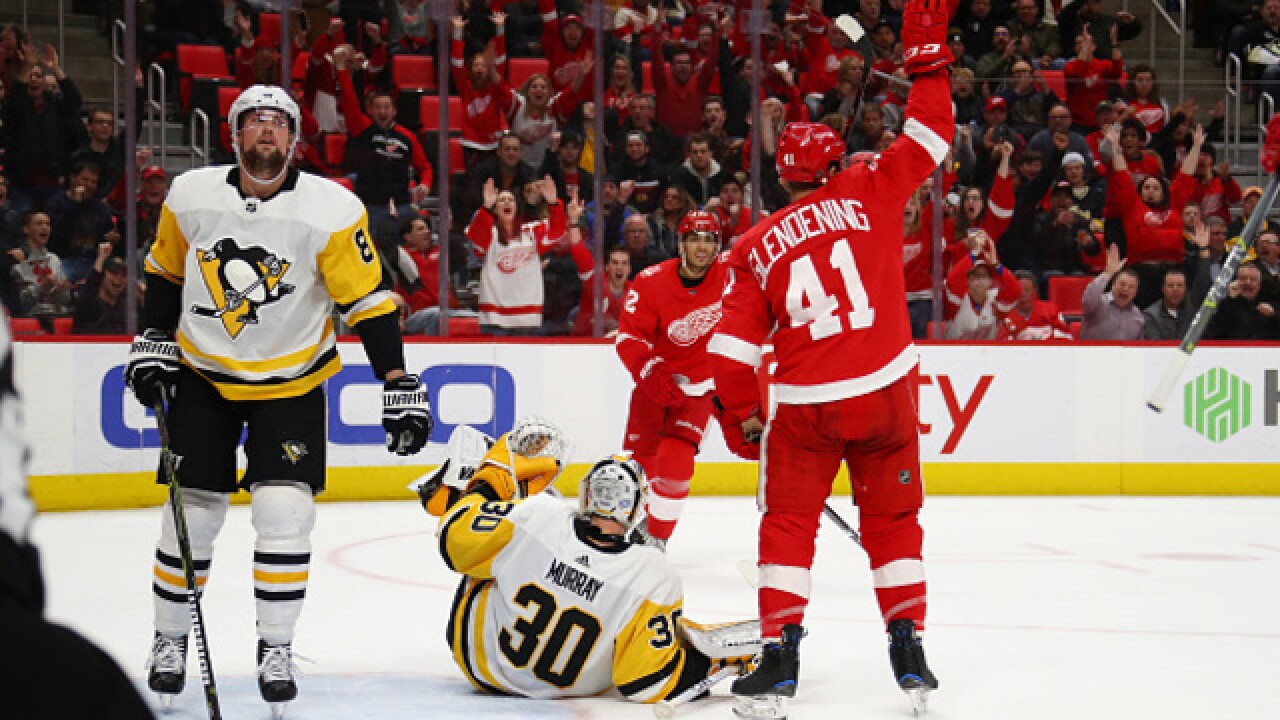 Red Wings stop Penguins 5-2