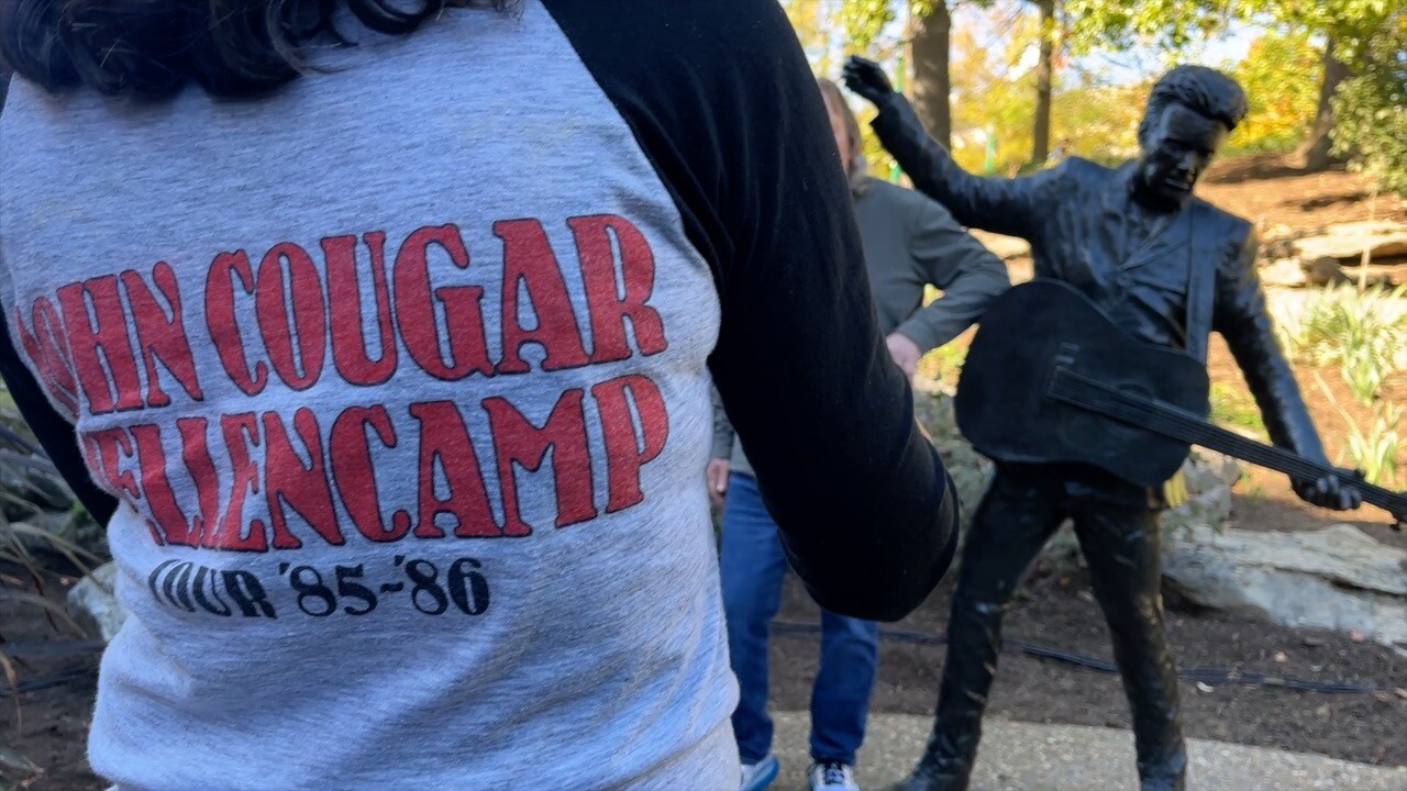 mellencamp statue 5.jpg