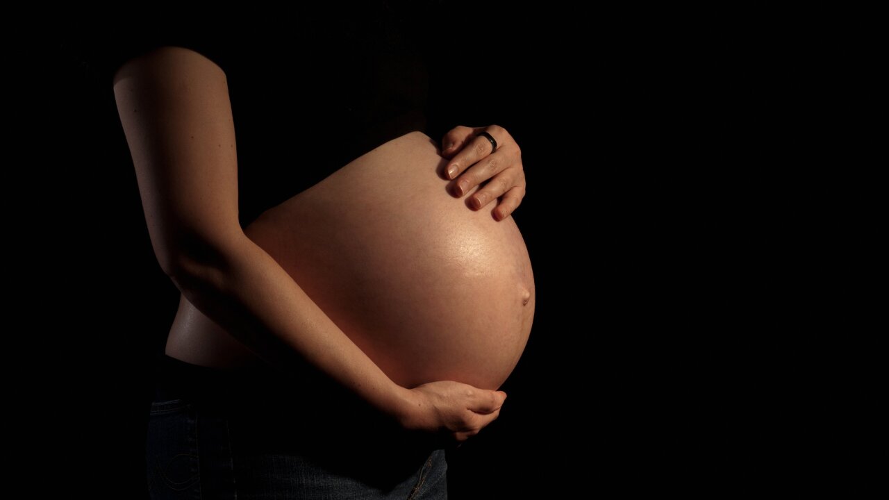 Smoking During Pregnancy Doubles Risk Of Sudden Death For Baby Study Says