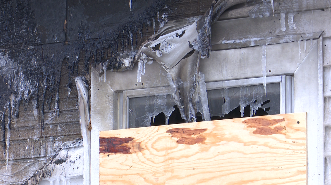 'Felt like a nightmare': De Pere woman and 7-year-old daughter lose everything in house fire