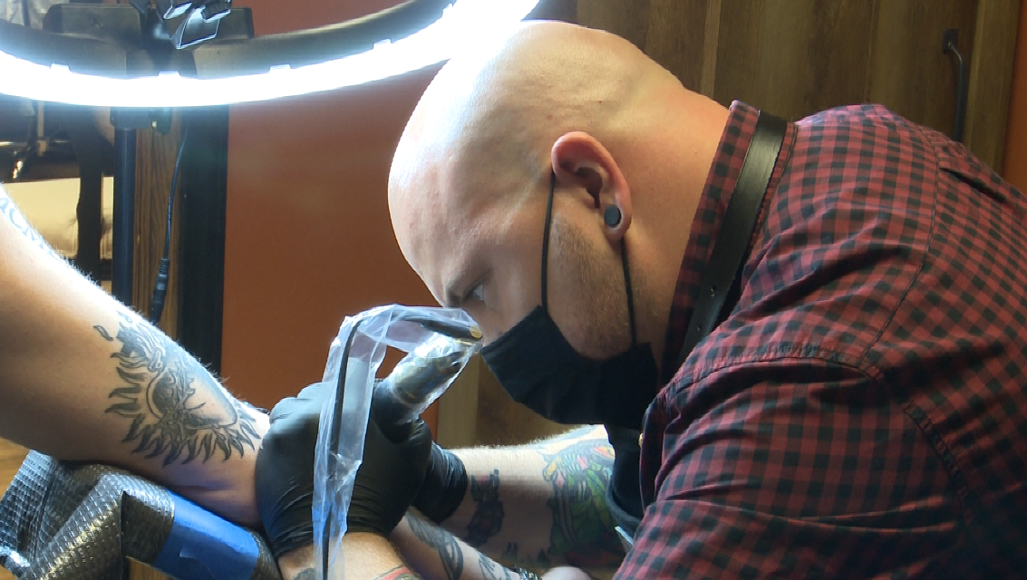 De Pere man gets 'Bucks in Six' tattoo to celebrate the NBA Championship