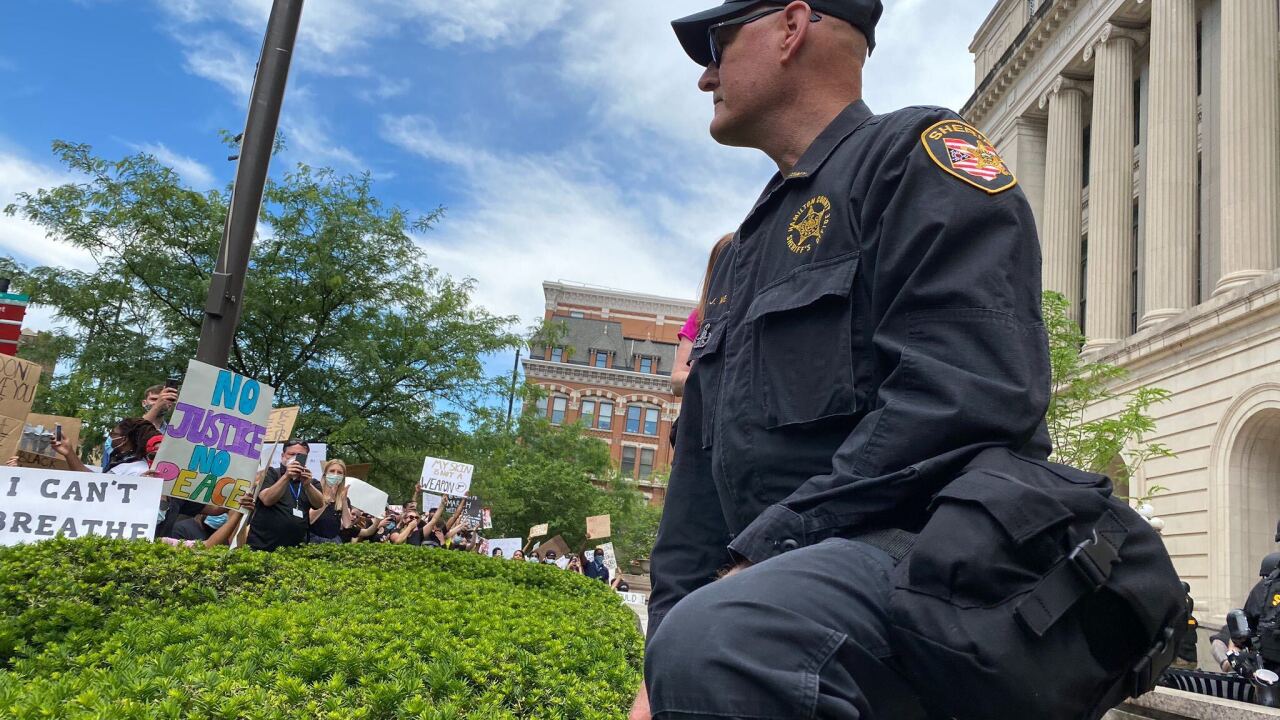 Police Chief Sheriff Kneel In Solidarity With Protesters In Cincinnati