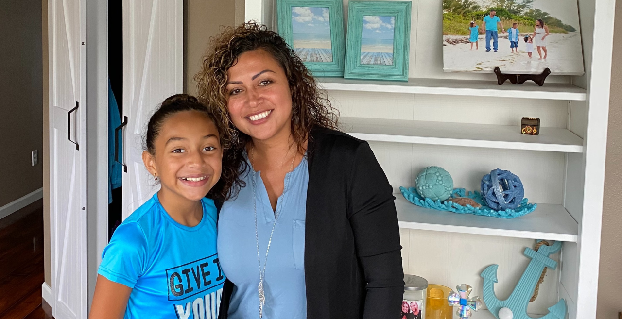 Alicia Muniz and her daughter.png