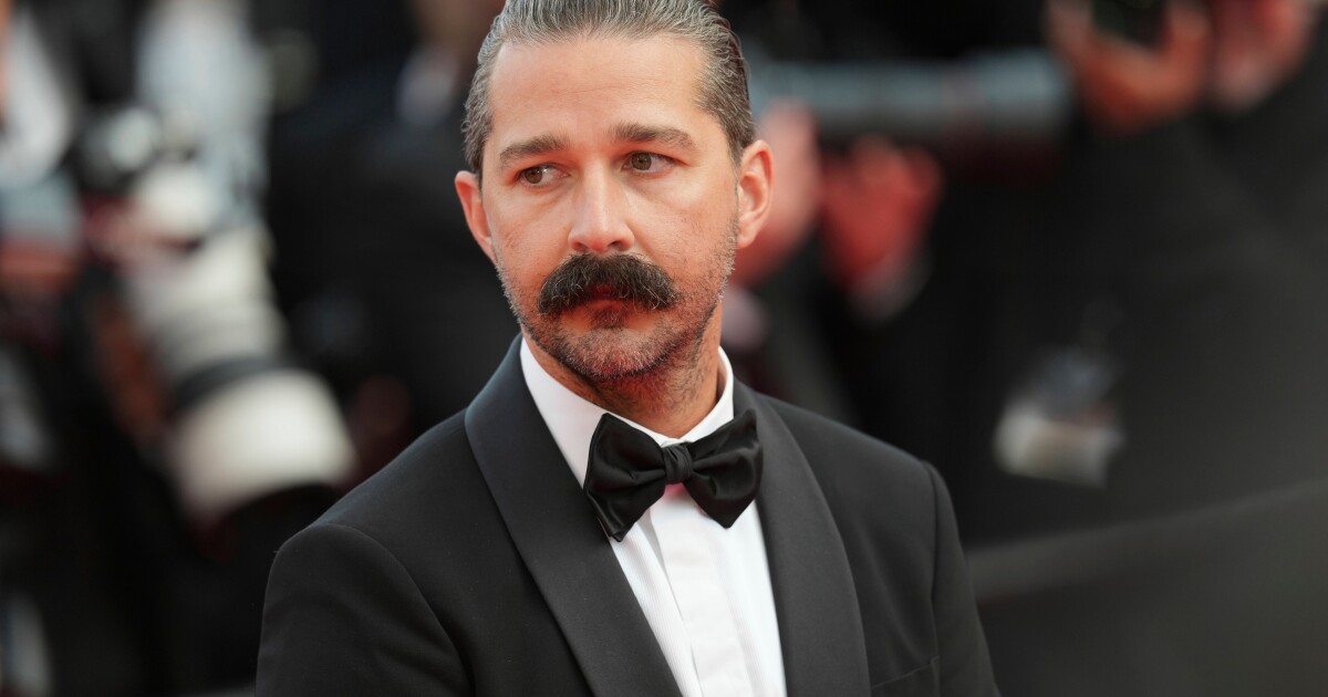 Ο Shia LaBeouf βρίσκεται υπό αναστολή μετά την παραδοχή της ενοχής για επίθεση σε θαμώνα μπαρ