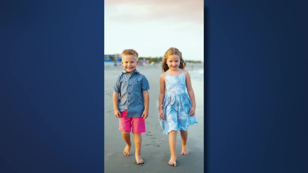 Luna Anderson with brother TJ on beach