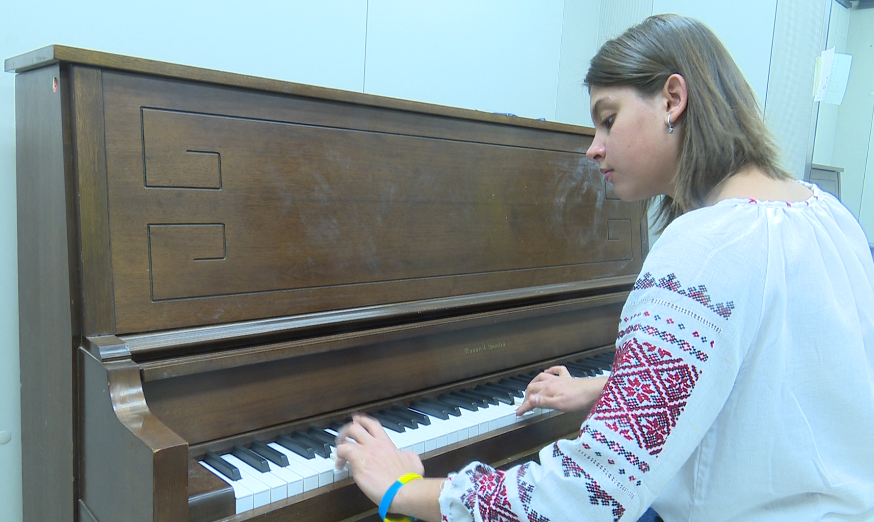 'I just want to speak with my mother': UW-Green Bay exchange student is waiting to hear from her family in Ukraine