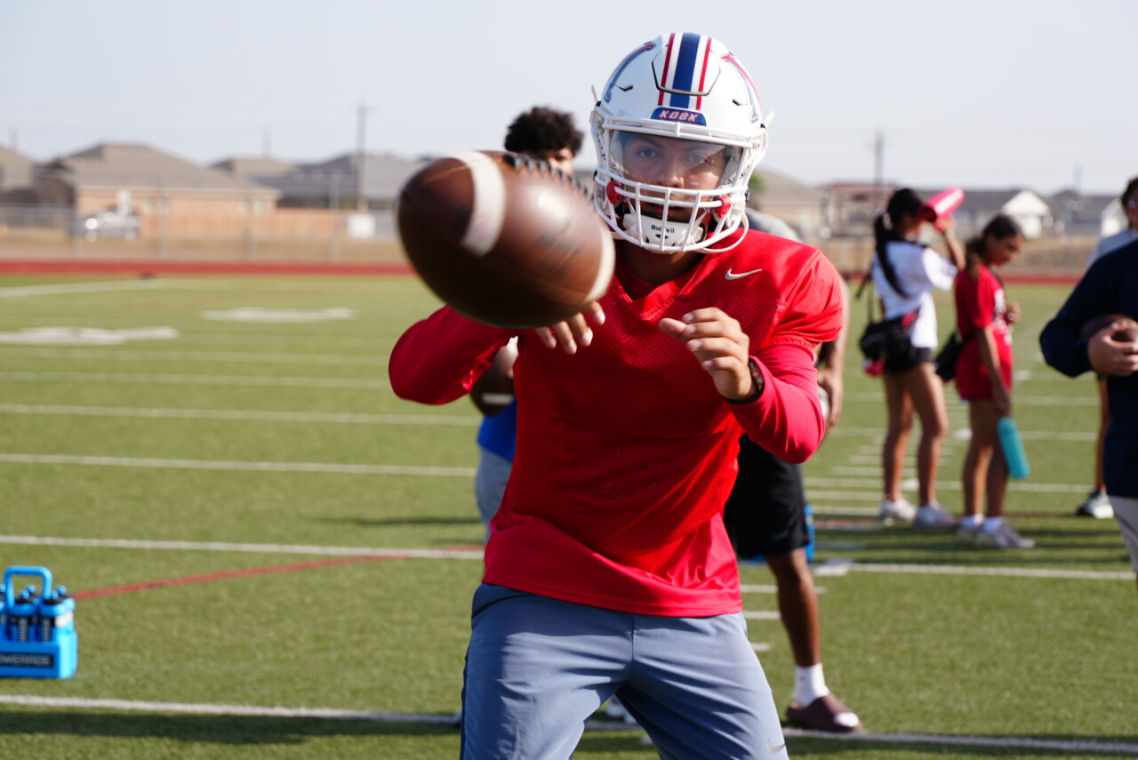 Veterans Memorial senior quarterback Aaron Hinojosa