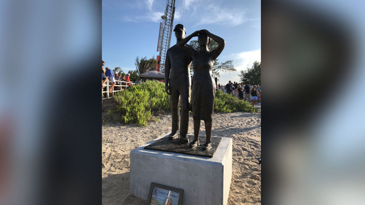 Austin and Perry statue located at Jupiter Inlet