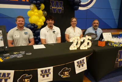 Carroll's Roman Nino signs with Wayland Baptist wrestling