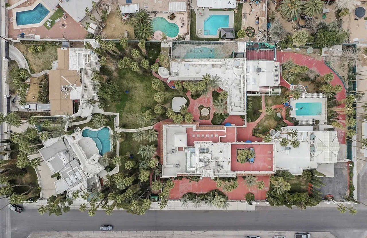 Siefried and Roy home 2