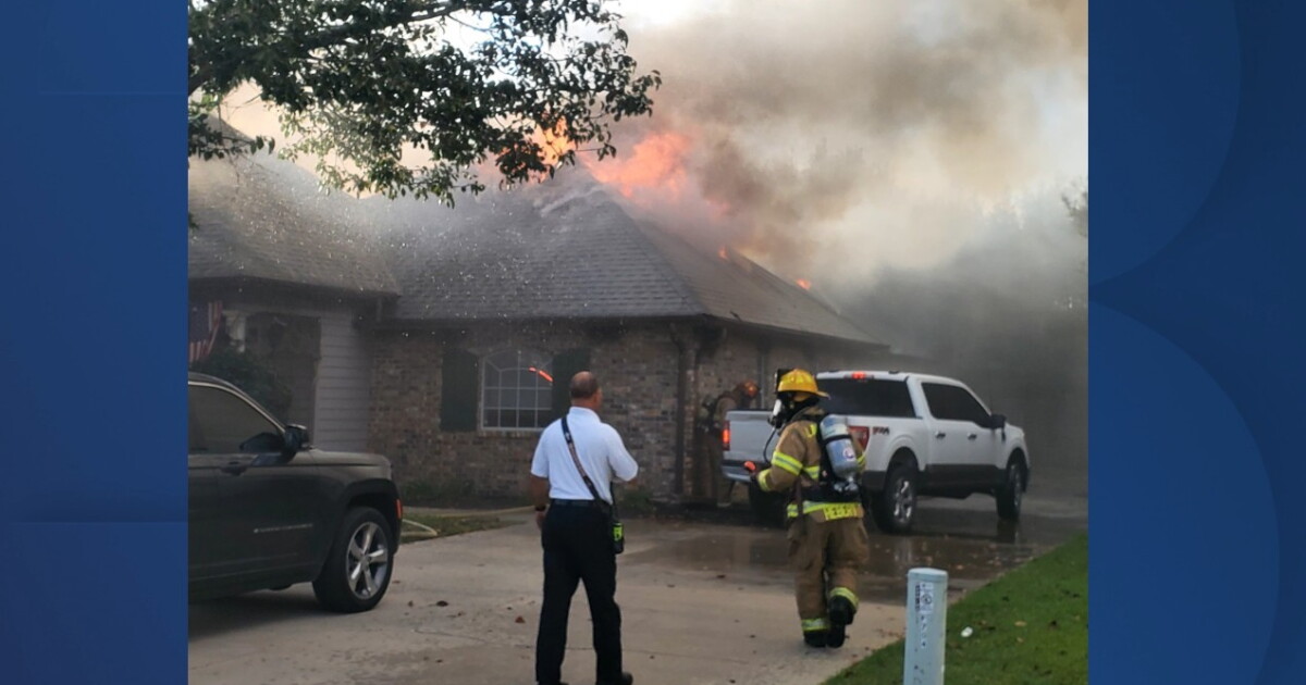Home burns; neighbors rescue dog - Vimarsana News