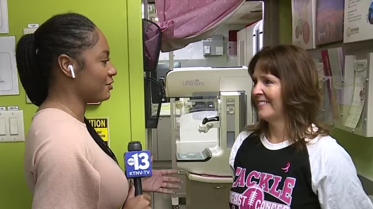 Shakeria Hawkins talks with Nevada Health Centers staff about benefits of their travelling Mammovan.