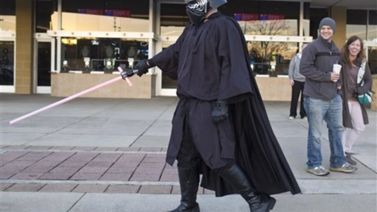 GALLERY: Fans geek out at 'Star Wars' premiere