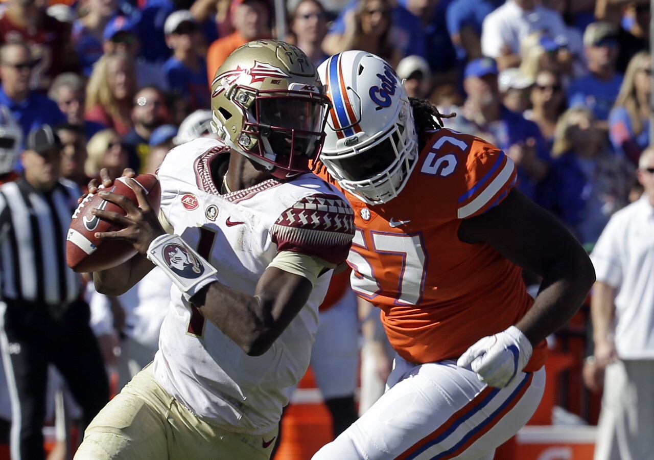 Florida State Seminoles QB James Blackman pressured by Florida Gators defensive end Elijah Conliffe, Nov. 25, 2017