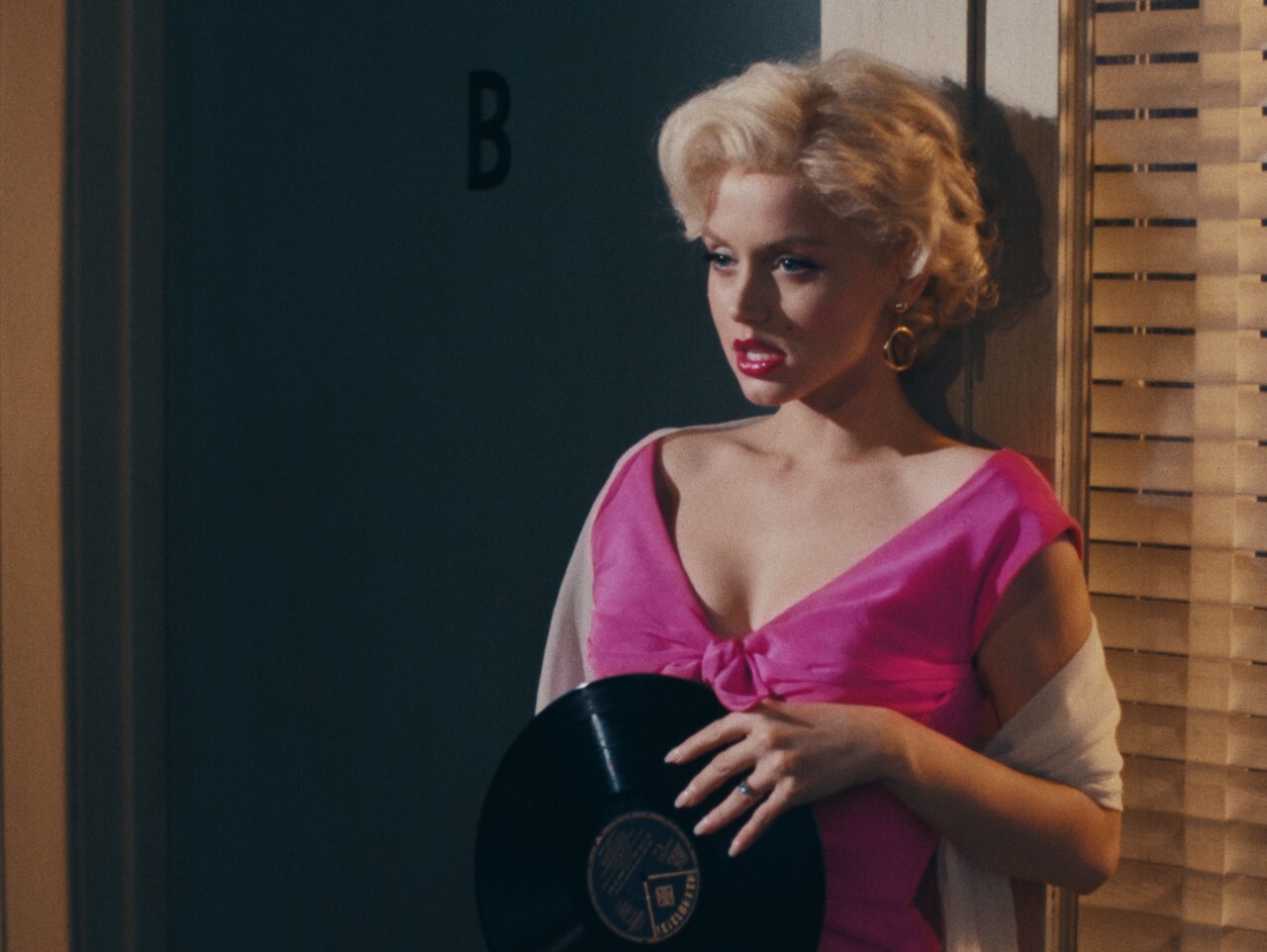 Ana de Armas as Marilyn Monroe in color scene from 'Blonde'