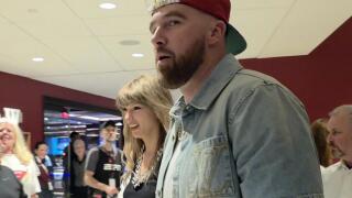 Taylor Swift Travis Kelce Cavs 