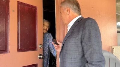 Tina Witherspoon speaks with WPTV reporter Matt Sczesny about the new roof she is getting installed on her home through Florida's PACE program.