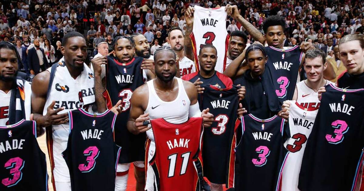 Dwyane Wade Goes Out A Winner In Last Home Game Heat Top 76ers 122 99