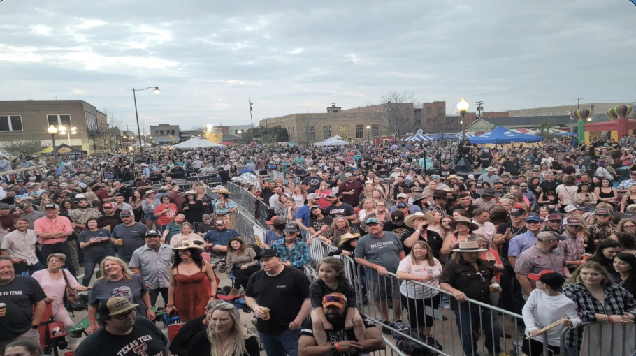 Navasota city leaders unanimously vote to build a 1,350-square-foot covered outdoor stage for local events