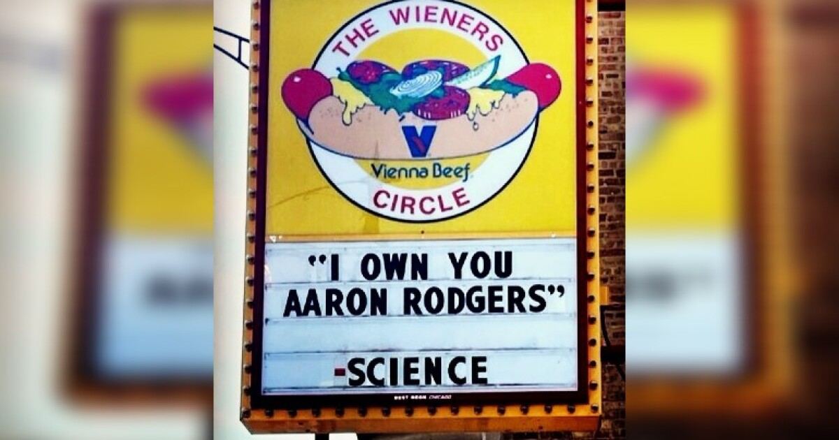 Chicago hot dog stand mocks Aaron Rodgers