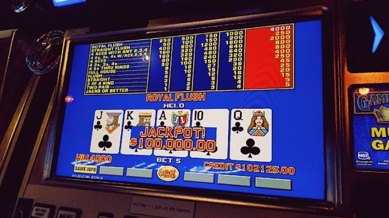 Video poker machine cheats game