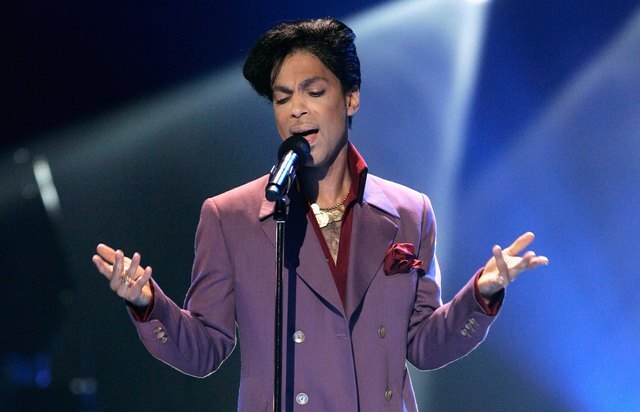 Celebrity deaths of 2016 — Look back at those we lost this year (PHOTOS)