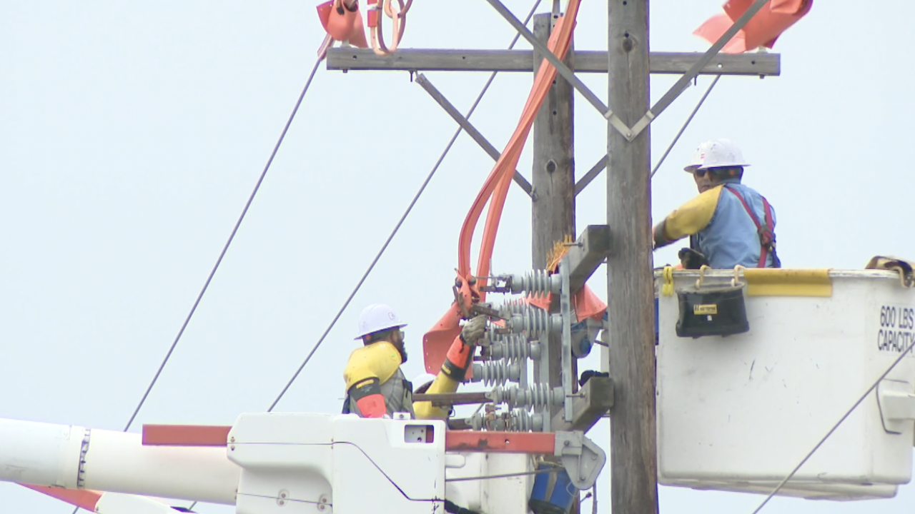 AEP Texas linemen