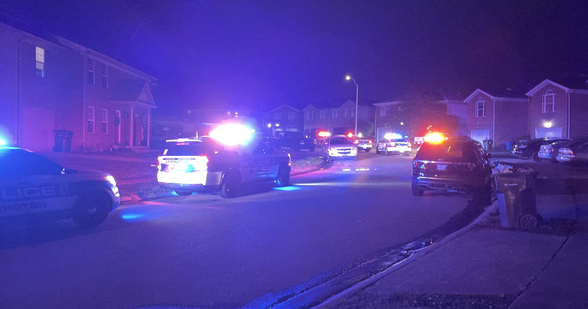 1 person hurt after late night Lexington shooting
