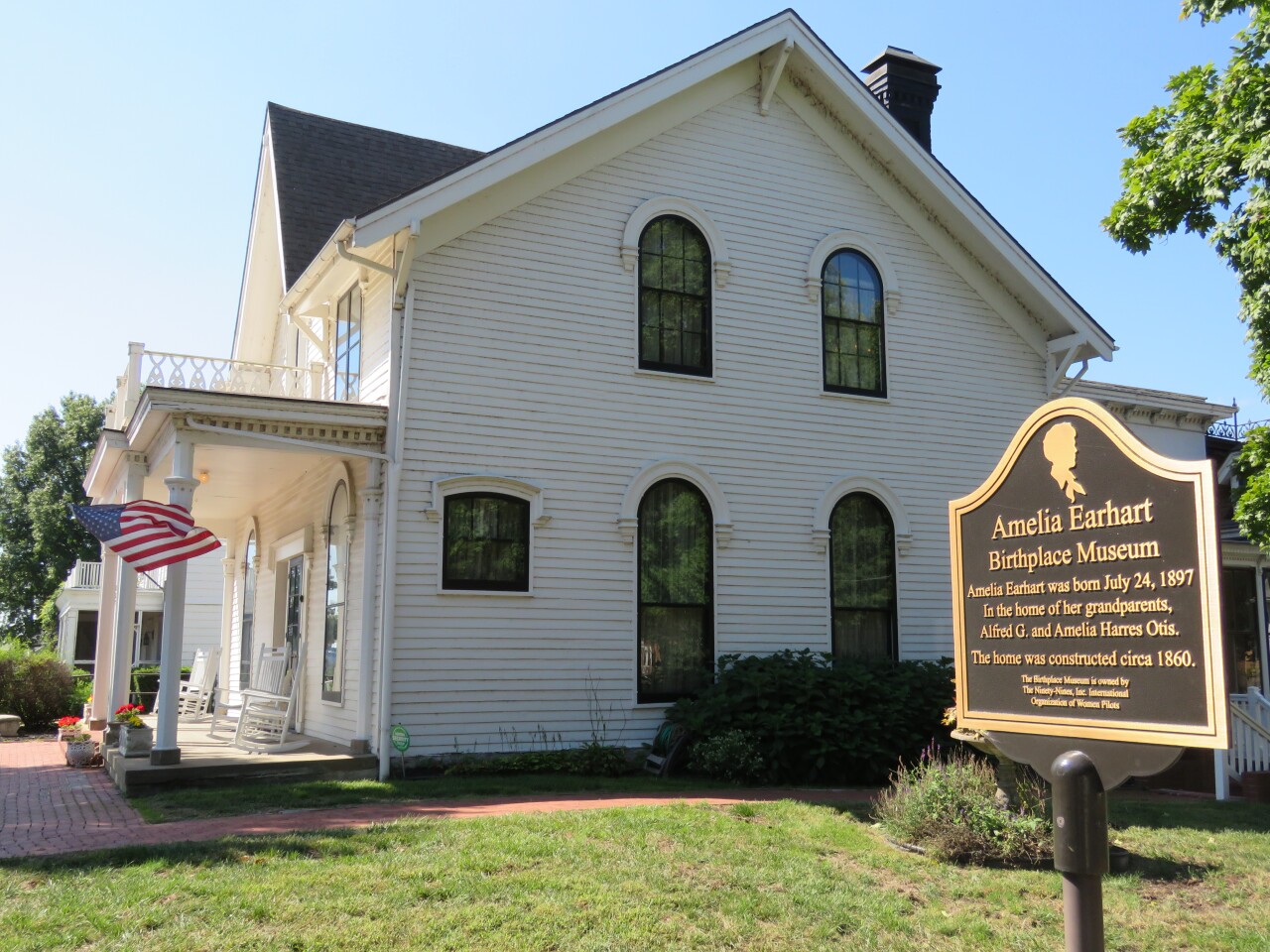 Amelia Earhart Birthplace.jpg