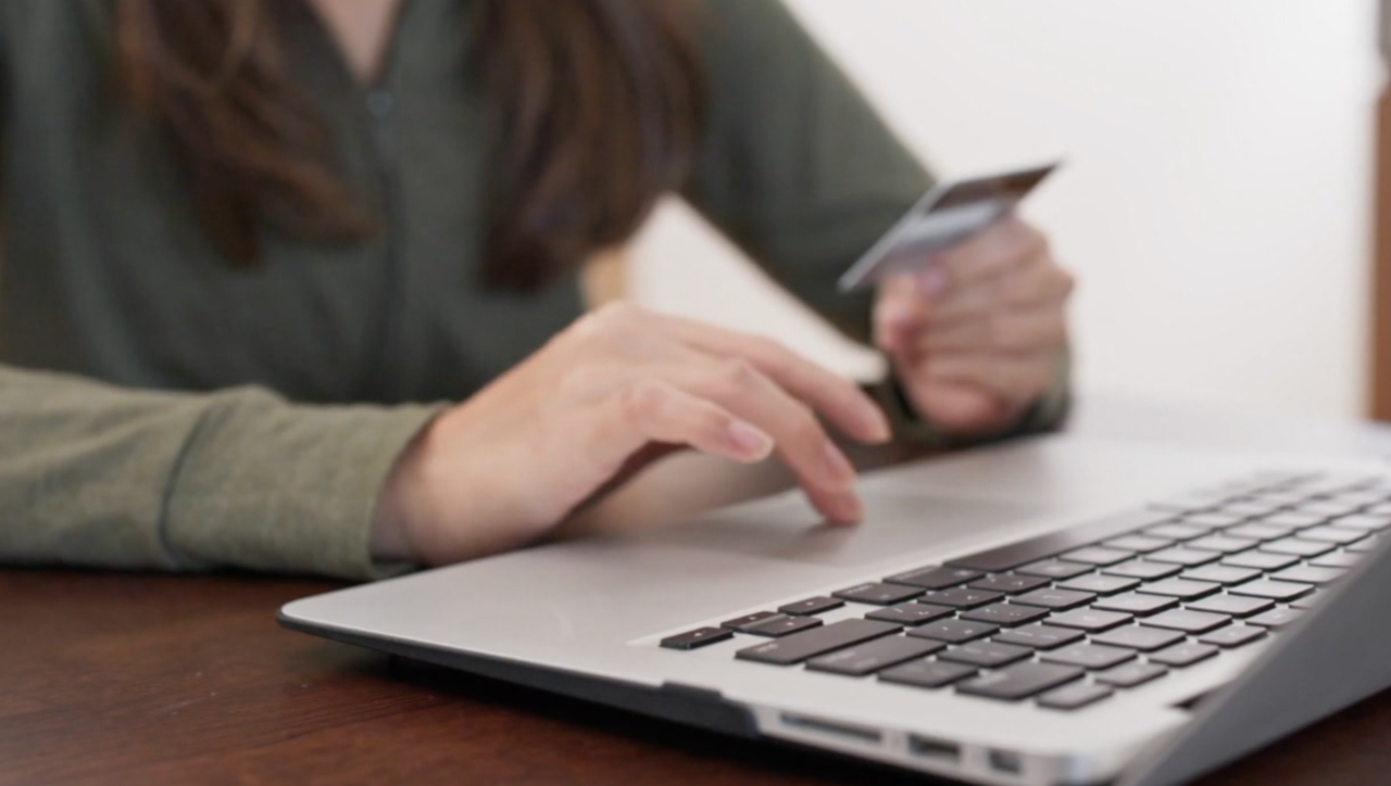 Experts warn of an increase in online holiday shopping scams