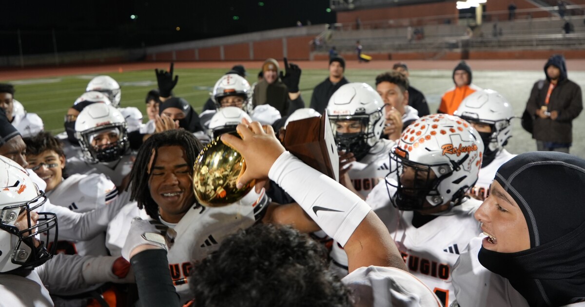 Refugio is UIL 2A-DI State Semifinal bound, outscores Mason 27-13