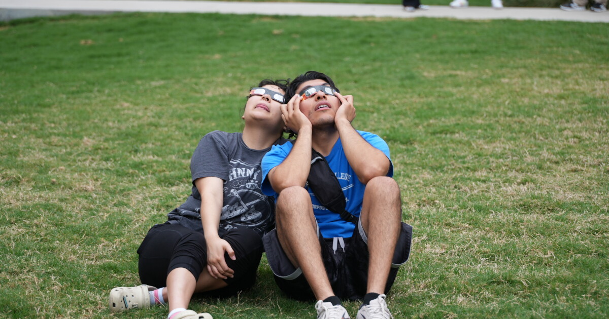 Del Mar College 'solarbrates' Total Solar Eclipse with watch party - Vimarsana News