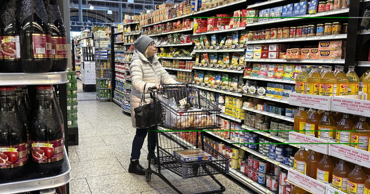 Wholesale inflation rises more than expected; expert warns food prices could climb up to 8%