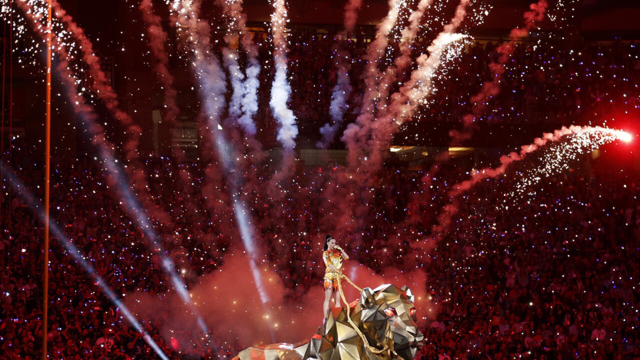 Katy Perry shines in halftime show (Feb 1, 2015)
