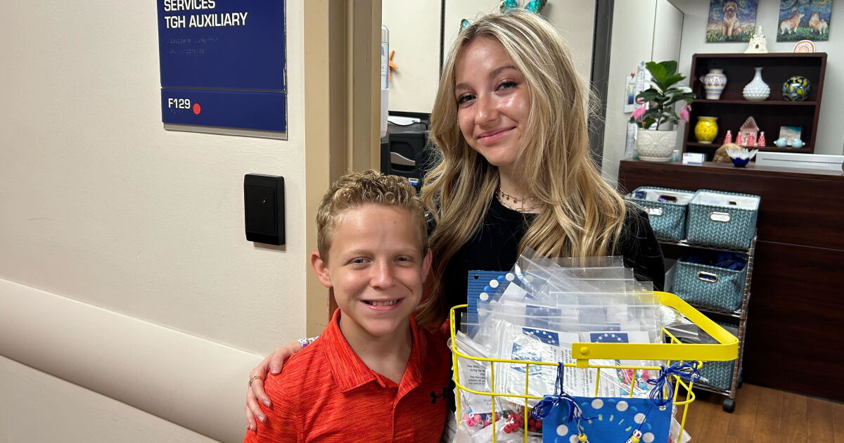 Tampa 'Swifty' drops off friendship bracelets to the patients of TGH - Vimarsana News