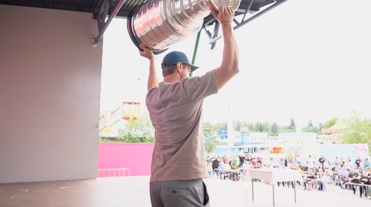 Amy and Trent hang out with Aleksander Barkov