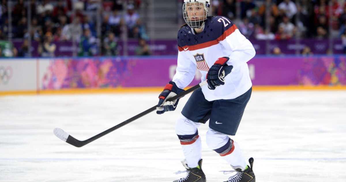 Us Women S Hockey Players Stand Firm In Wage Fight