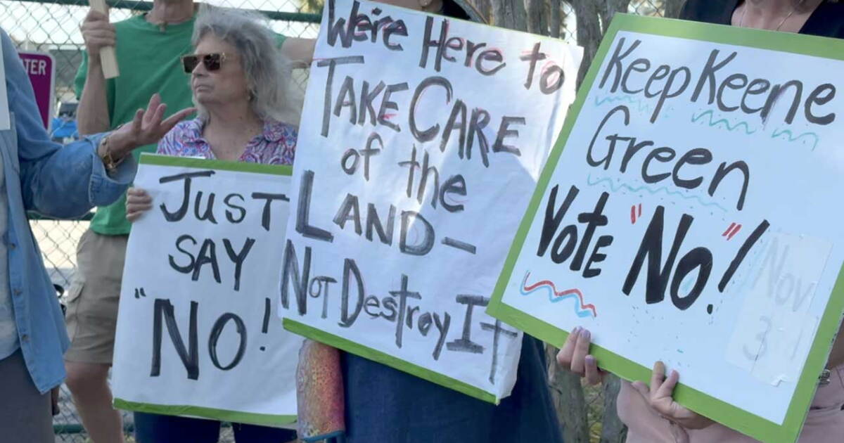 Clearwater residents rally against multi-use recreation center at The Landings golf course