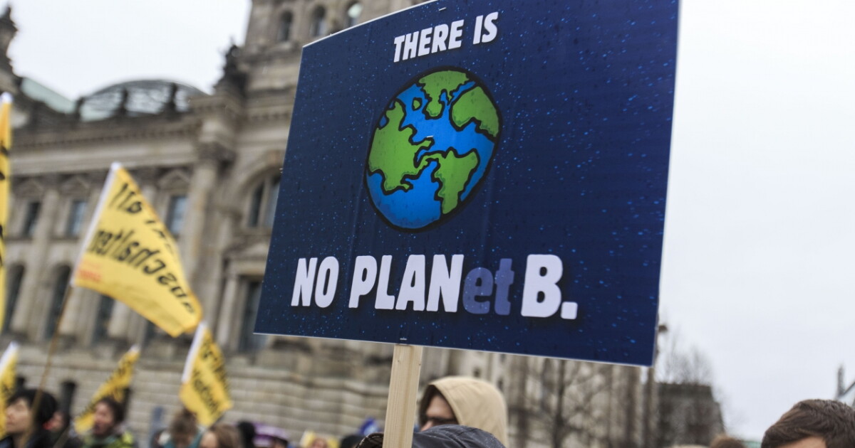 COP21 Summit Unveils Final Draft Of Climate Deal (VIDEO)