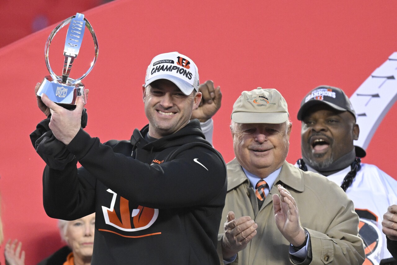 Cincinnati Bengals presented with Lamar Hunt trophy after winning